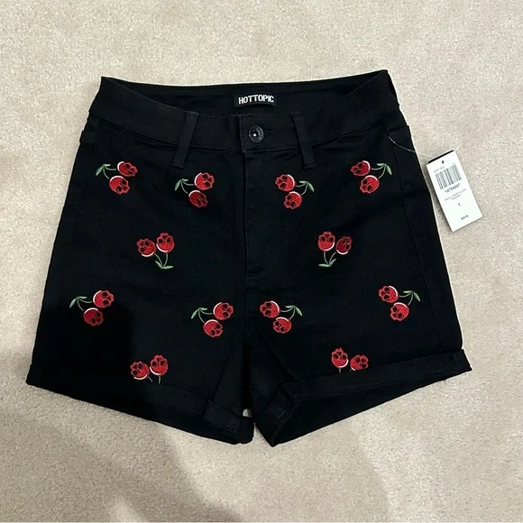 NWT Hot Topic High Waisted Cherry Skull Shorts - Picture 1 of 6